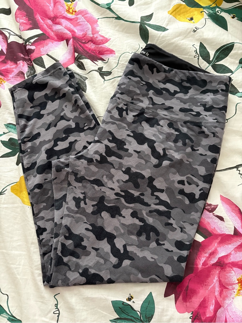 Intro Love the Fit Women’s Gray Camo Leggings 2X